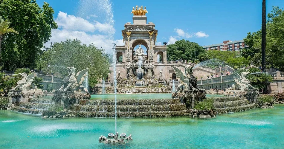 Barcelona in 48 Hours: Gaudí, Tapas & Beaches